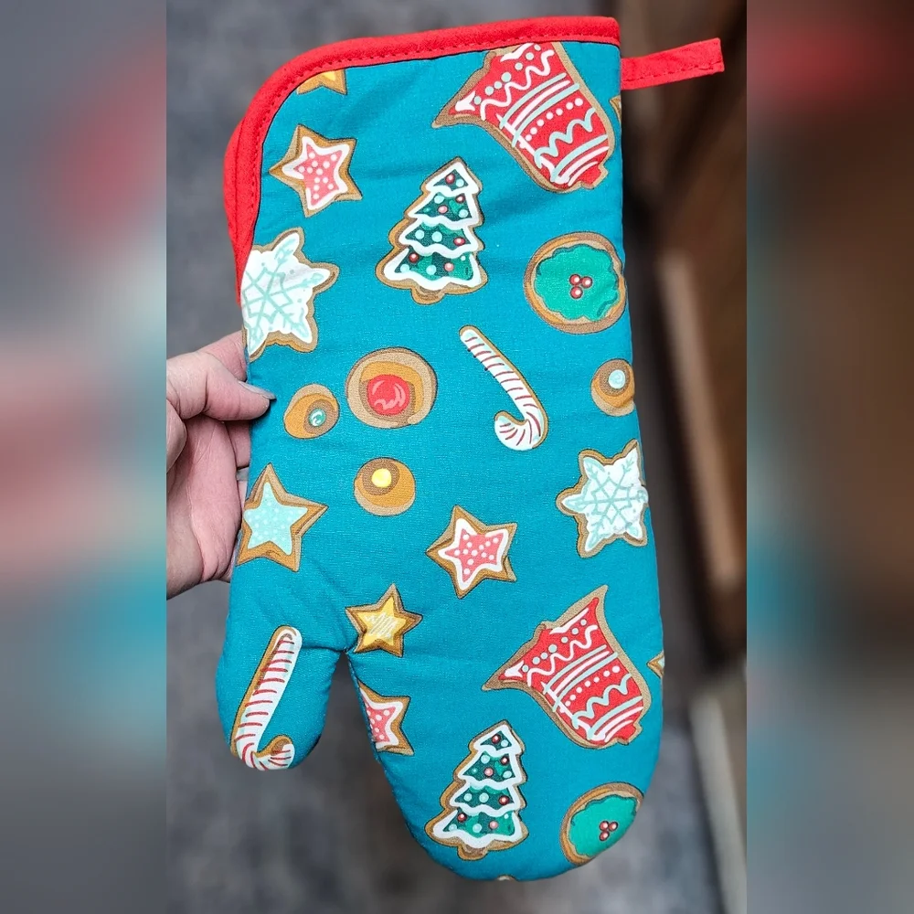 The Pioneer Woman New Holiday Oven Mitt